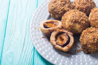 Geleneksel Avusturya Erik köfte. Tatlı ev yapımı tatlı