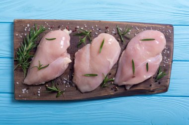 Madde ile çiğ tavuk göğsü (fileto). Et arka plan