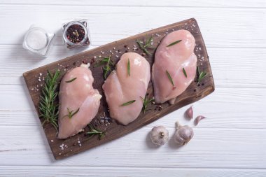 Madde ile çiğ tavuk göğsü (fileto). Et arka plan