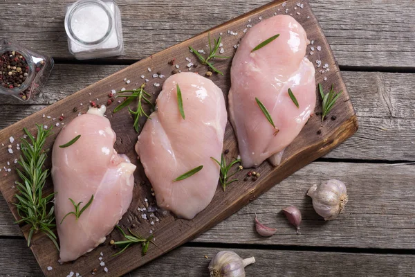 Madde ile çiğ tavuk göğsü (fileto). Et arka plan
