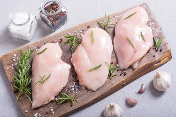 Madde ile çiğ tavuk göğsü (fileto). Et arka plan