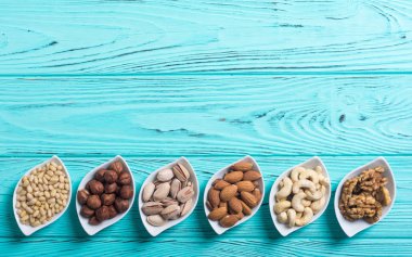 Fındık karışımı: antep fıstığı, badem, ceviz, çam fıstığı, fındık ve kaju