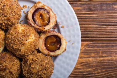 Geleneksel Avusturya Erik köfte. Tatlı ev yapımı tatlı