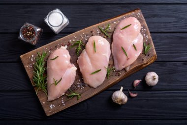 Madde ile çiğ tavuk göğsü (fileto). Et arka plan