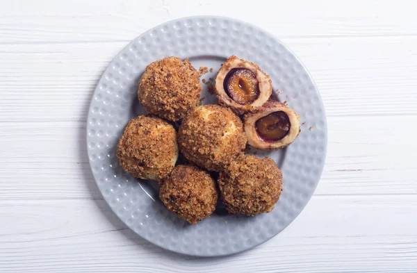 Geleneksel Avusturya Erik köfte. Tatlı ev yapımı tatlı