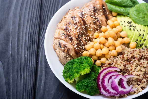 Buddha Bowl Met Broccoli Quinoa Gegrilde Kip Avocado Spinazie Gezond — Stockfoto