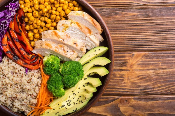 Buddha Bowl Met Avocado Kip Peper Quinoa Kikkererwten Gezonde Voeding — Stockfoto