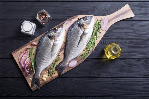 Dorado Fisk Och Ingridient För Matlagning Fisk Och Skaldjur — Stockfoto