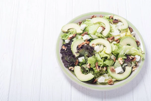 Salada Saudável Com Abacate Nozes Queijo Comida Vegan — Fotografia de Stock