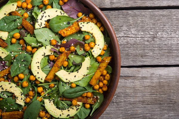 Salada Espinafre Com Batata Doce Grão Bico Abacate Vegan Comida — Fotografia de Stock