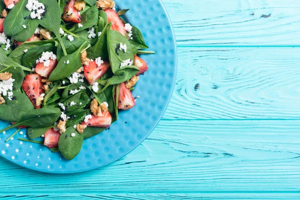 Erdbeersalat Mit Spinat Käse Und Walnuss Gesunde Ernährung — Stockfoto