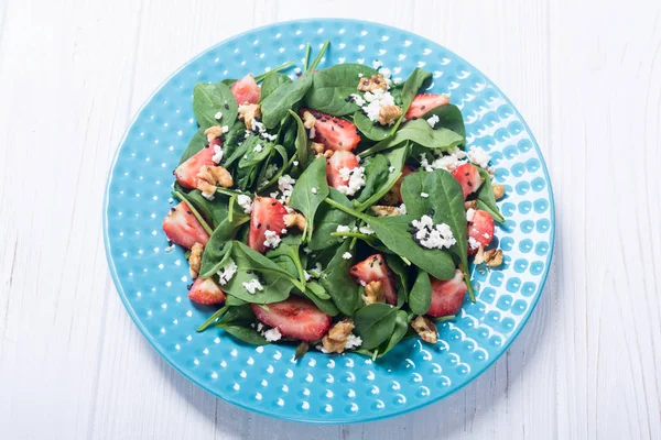 Erdbeersalat Mit Spinat Käse Und Walnuss Gesunde Ernährung — Stockfoto