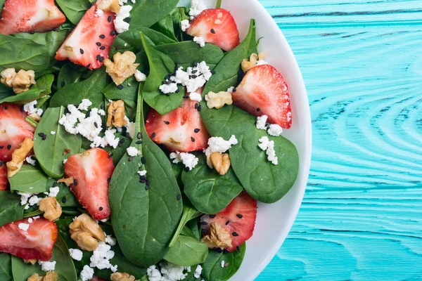 Aardbei Salade Met Spinazie Kaas Walnoot Gezonde Voeding — Stockfoto