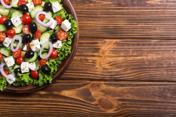 Ensalada Griega Verduras Frescas Comida Saludable Sobre Fondo Madera — Foto de Stock