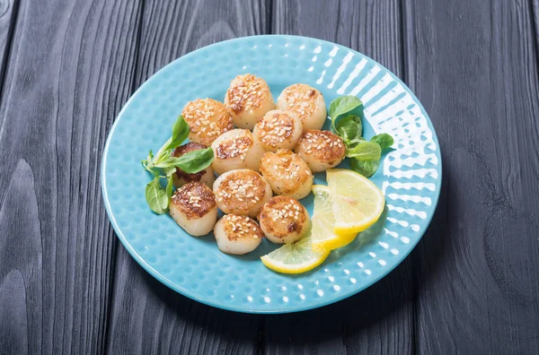 Fried Scallops Lemon Salad Seafood Background — Stock Photo, Image