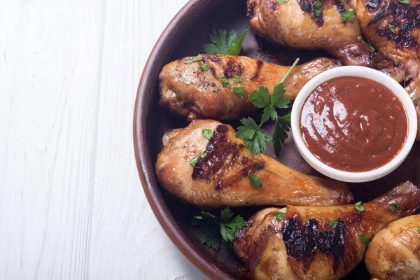 Pernas Frango Grelhadas Com Molho Tomate Churrasco Fundo Alimentar — Fotografia de Stock