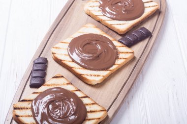 somun nuga krem sandviç çikolata ile