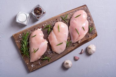 Madde ile çiğ tavuk göğsü (fileto). Et arka plan