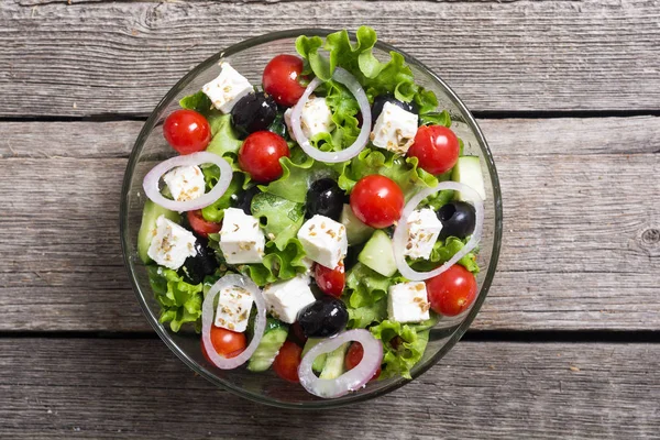 Свіжі Овочі Грецький Салат Здорова Їжа Дерев Яному Фоні — стокове фото