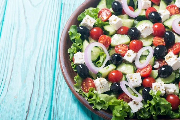 Ensalada Griega Verduras Frescas Comida Saludable Sobre Fondo Madera —  Fotos de Stock