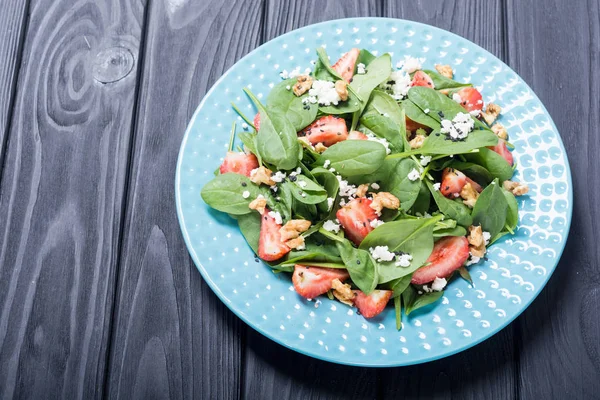 Erdbeersalat Mit Spinat Käse Und Walnuss Gesunde Ernährung — Stockfoto