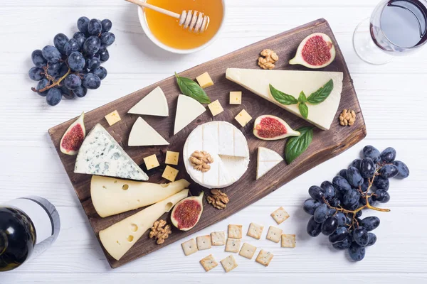 Quadro Queijo Com Queijo Brie Parmesão Camembert Dorblu Comida Prancha — Fotografia de Stock