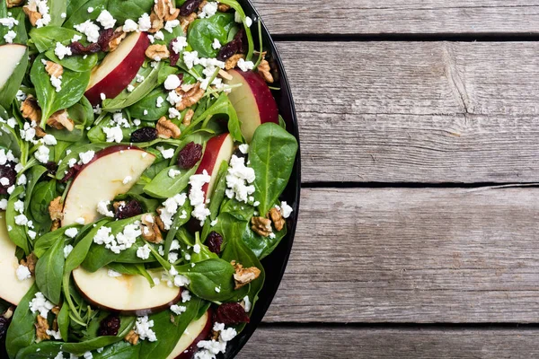 Herbstspinatsalat Mit Apfel Käse Walnuss Und Getrockneten Preiselbeeren Gesunde Vegetarische — Stockfoto