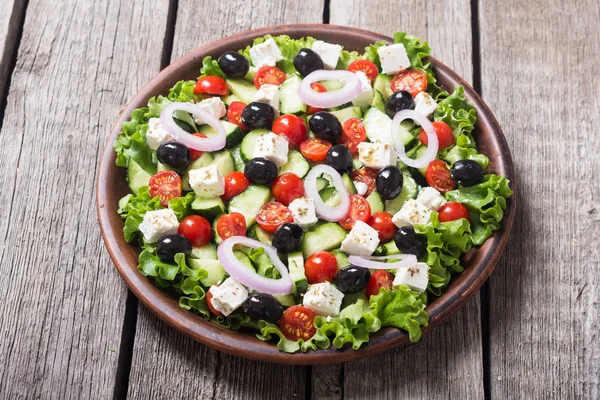 Ensalada Griega Verduras Frescas Comida Saludable Sobre Fondo Madera —  Fotos de Stock