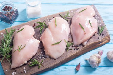 Madde ile çiğ tavuk göğsü (fileto). Et arka plan