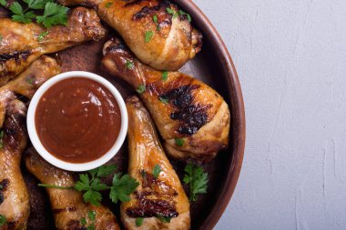 Domates soslu ızgara tavuk budu