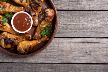 Domates soslu ızgara tavuk budu