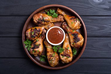 Domates soslu ızgara tavuk budu