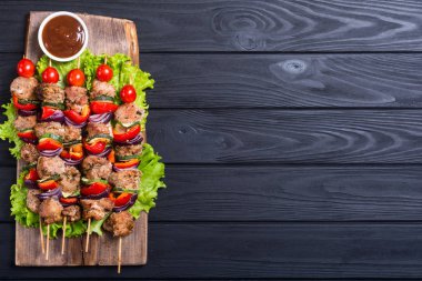 Izgara domuz şiş veya Sebzeli şiş kebap. Gıda arka plan Kebab