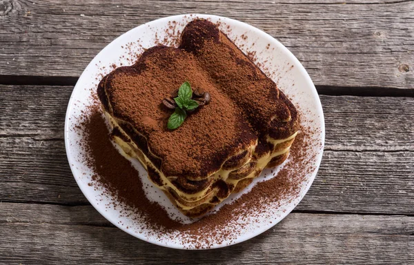 티라미수 케이크입니다 달콤한 이탈리아 디저트입니다 — 스톡 사진