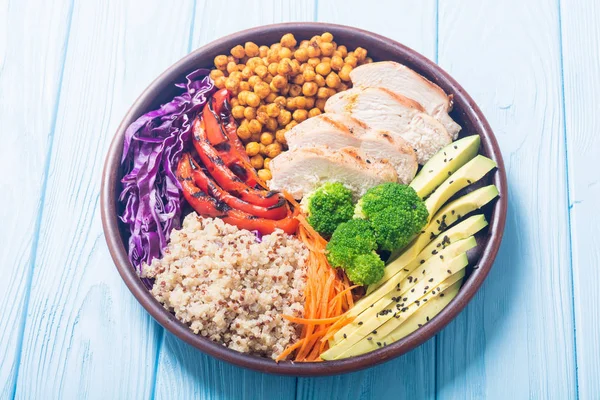 Buddha Bowl Met Avocado Kip Peper Quinoa Kikkererwten Gezonde Voeding — Stockfoto