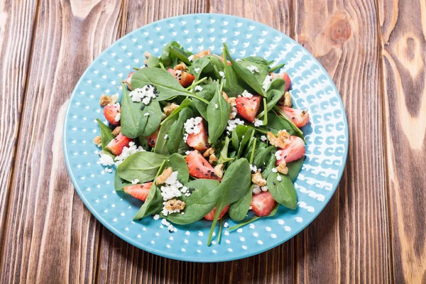 Erdbeersalat Mit Spinat Käse Und Walnuss — Stockfoto