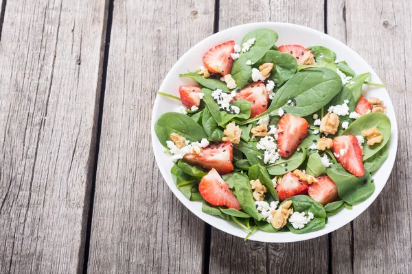 Erdbeersalat Mit Spinat Käse Und Walnuss — Stockfoto