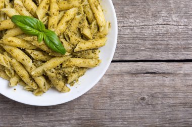 İtalyan penne makarna sosu pesto ile