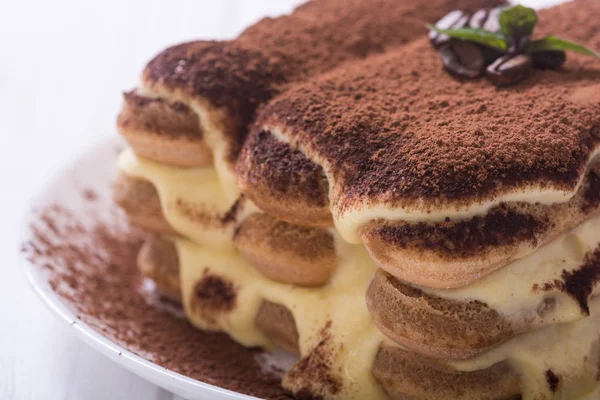 티라미수 케이크입니다 달콤한 이탈리아 디저트입니다 — 스톡 사진