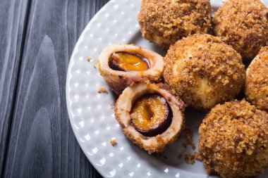 Geleneksel Avusturya Erik köfte. Tatlı ev yapımı tatlı