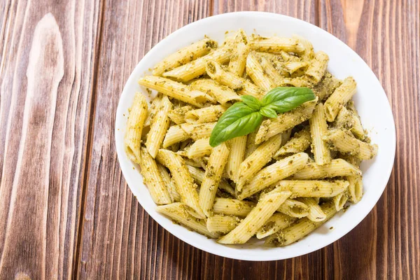 İtalyan penne makarna sosu pesto ile