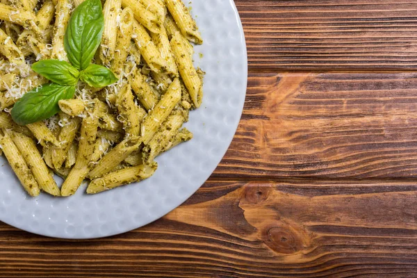 İtalyan penne makarna sosu pesto ile