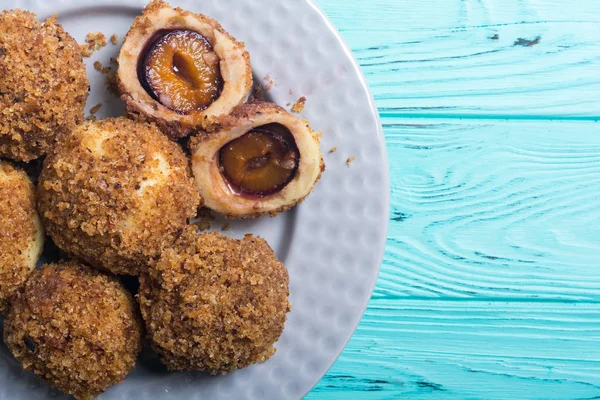 Geleneksel Avusturya Erik köfte. Tatlı ev yapımı tatlı