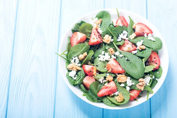 Erdbeersalat Mit Spinat Käse Und Walnuss Gesunde Ernährung — Stockfoto