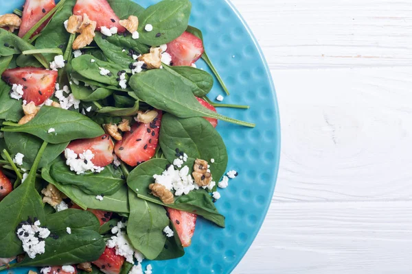 Erdbeersalat Mit Spinat Käse Und Walnuss Gesunde Ernährung — Stockfoto