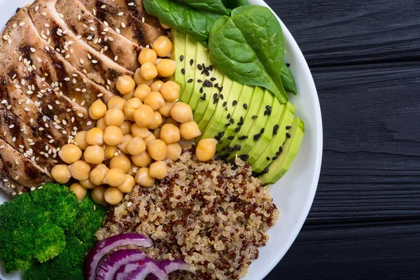 Buddha Bowl Met Broccoli Quinoa Gegrilde Kip Avocado Spinazie Gezond — Stockfoto