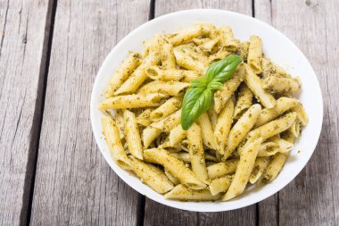 İtalyan penne makarna sosu pesto ile
