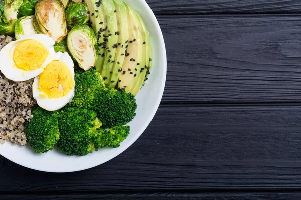 Buddha Bowl Met Quinoa Eieren Avocado Spruitjes Broccoli Voedsel Vegan — Stockfoto
