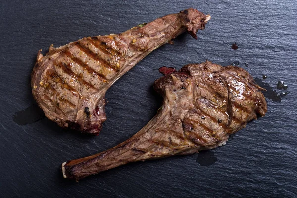 Grilovaný Hovězí Steak Tomahawk Bbq Potraviny Pozadí Desce — Stock fotografie