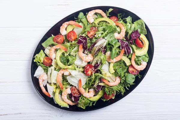 Mischung Aus Salat Mit Garnelen Avocado Und Kirschtomaten Gesunde Ernährung — Stockfoto
